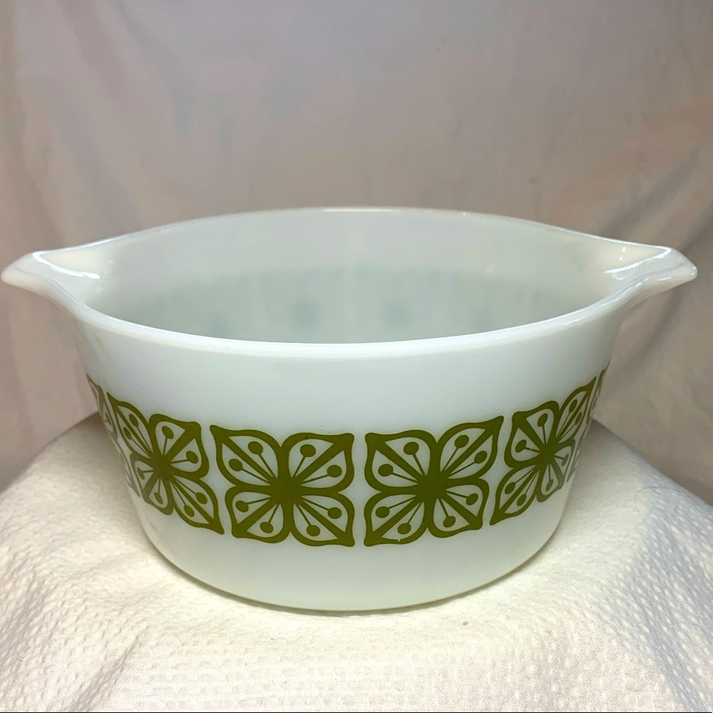 Vintage Pyrex Green”Verde Floral” Round Casserole Dish